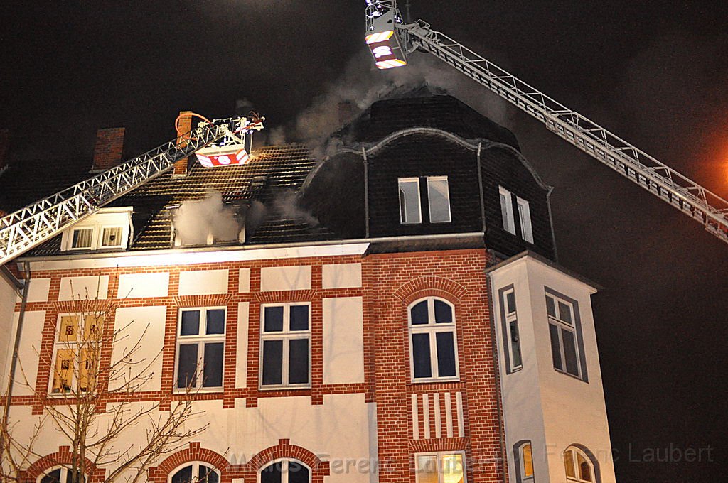 Feuer 3 Dachstuhlbrand Koeln Muelheim Gluecksburgstr P087.JPG